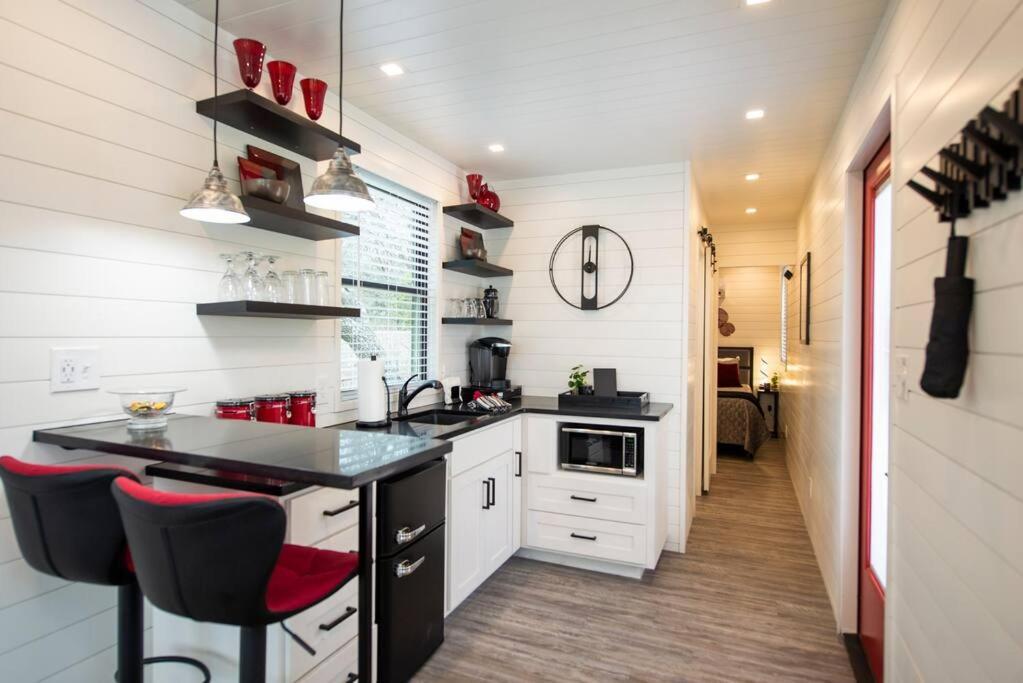 The Merlot House-Container Home 12 Min To Magnolia Bellmead Ngoại thất bức ảnh